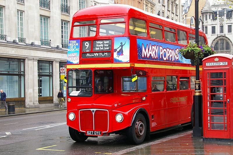 Recorrido en el clásico autobús rojo y crucero por el Támesis